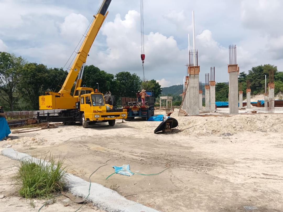 Mobile crane installing concrete column reinforcement