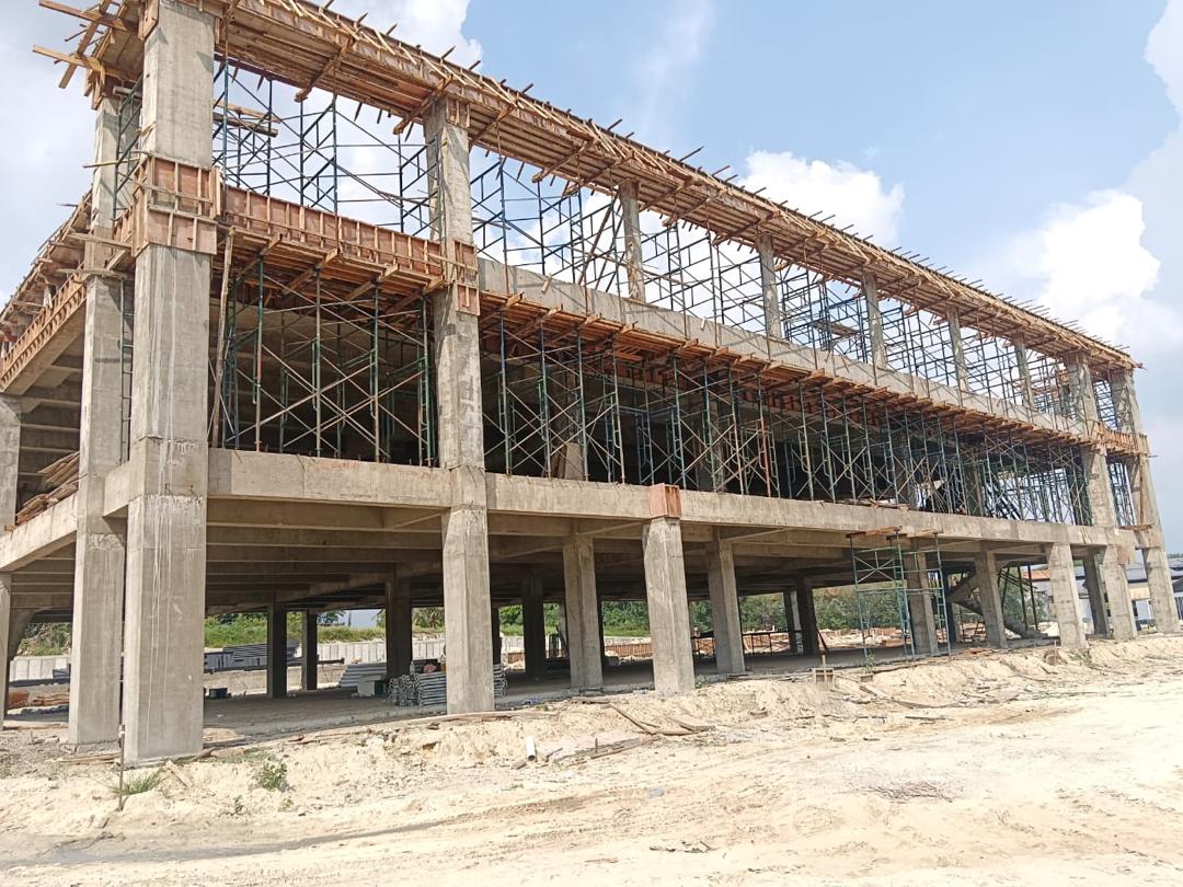 Full two-storey scaffolded structure