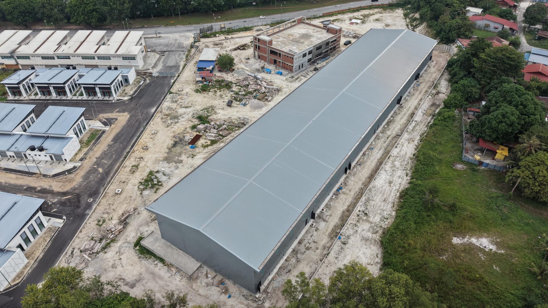 Site overview with the warehouse, trade office and neighbouring shoplots